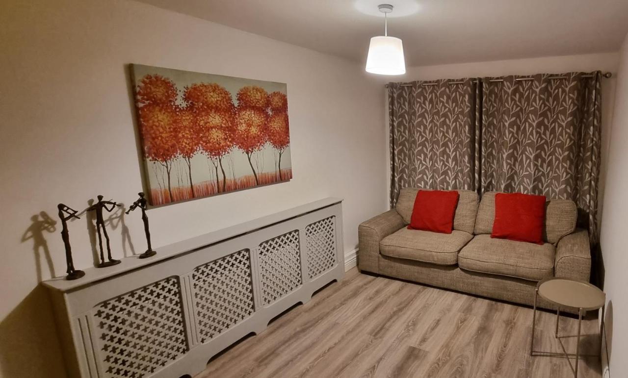 Spacious Curragh 2-Bed Apartment With Own Entrance Brownstown Luaran gambar