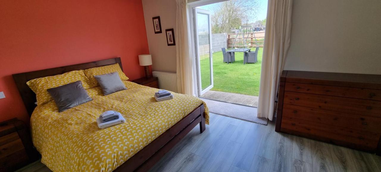 Spacious Curragh 2-Bed Apartment With Own Entrance Brownstown Luaran gambar