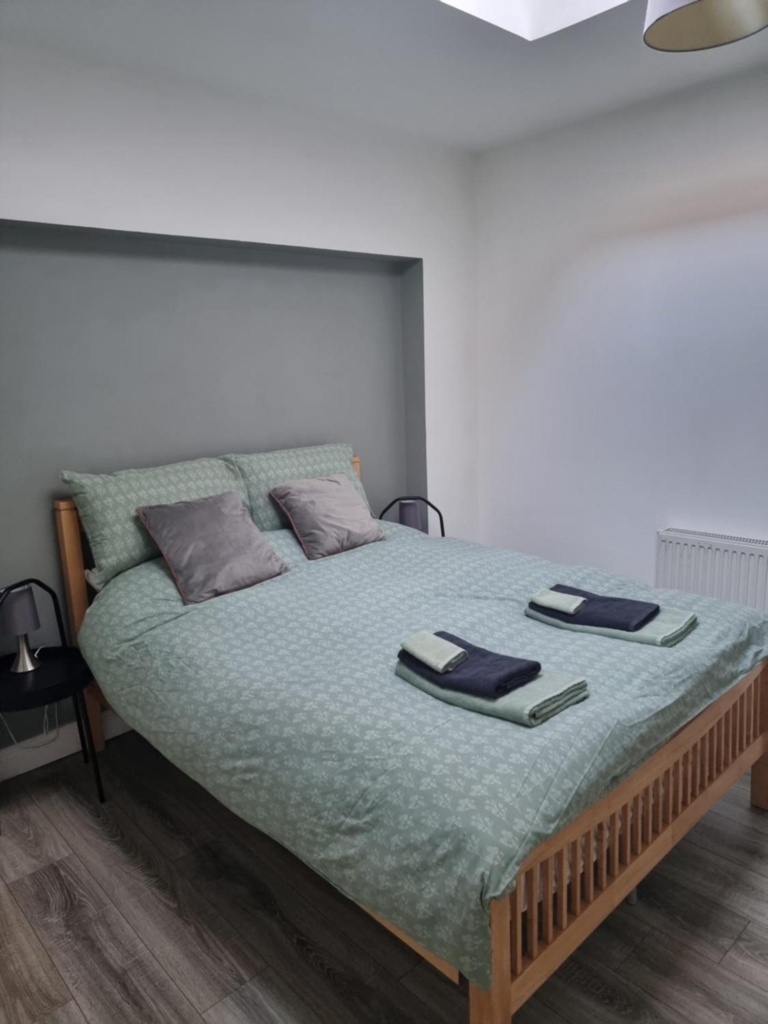 Spacious Curragh 2-Bed Apartment With Own Entrance Brownstown Luaran gambar