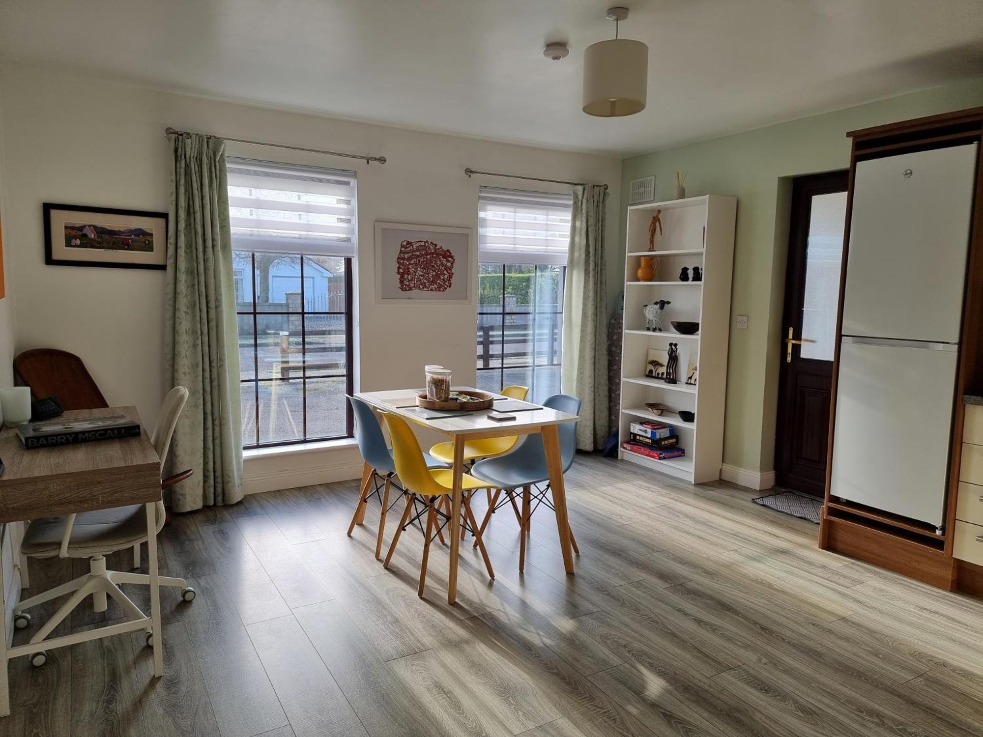 Spacious Curragh 2-Bed Apartment With Own Entrance Brownstown Luaran gambar
