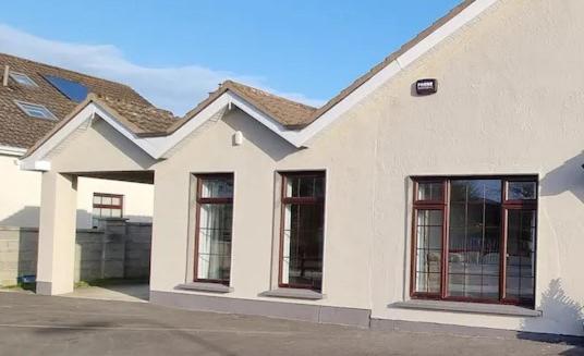 Spacious Curragh 2-Bed Apartment With Own Entrance Brownstown Luaran gambar